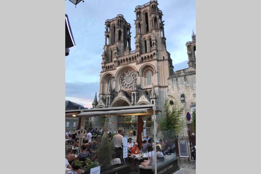 Laon : « Suite Privee Au Pied De La Cathedrale » Εξωτερικό φωτογραφία